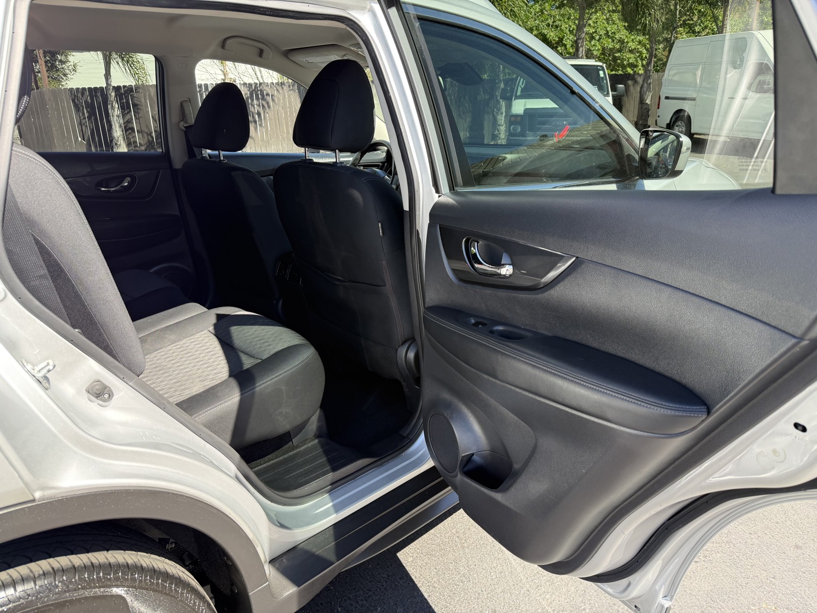 2019 Nissan Rogue SV - Photo 19