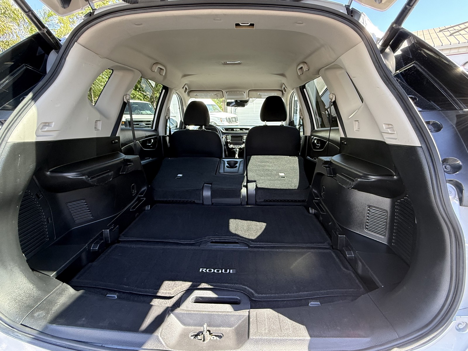 2019 Nissan Rogue SV - Photo 23