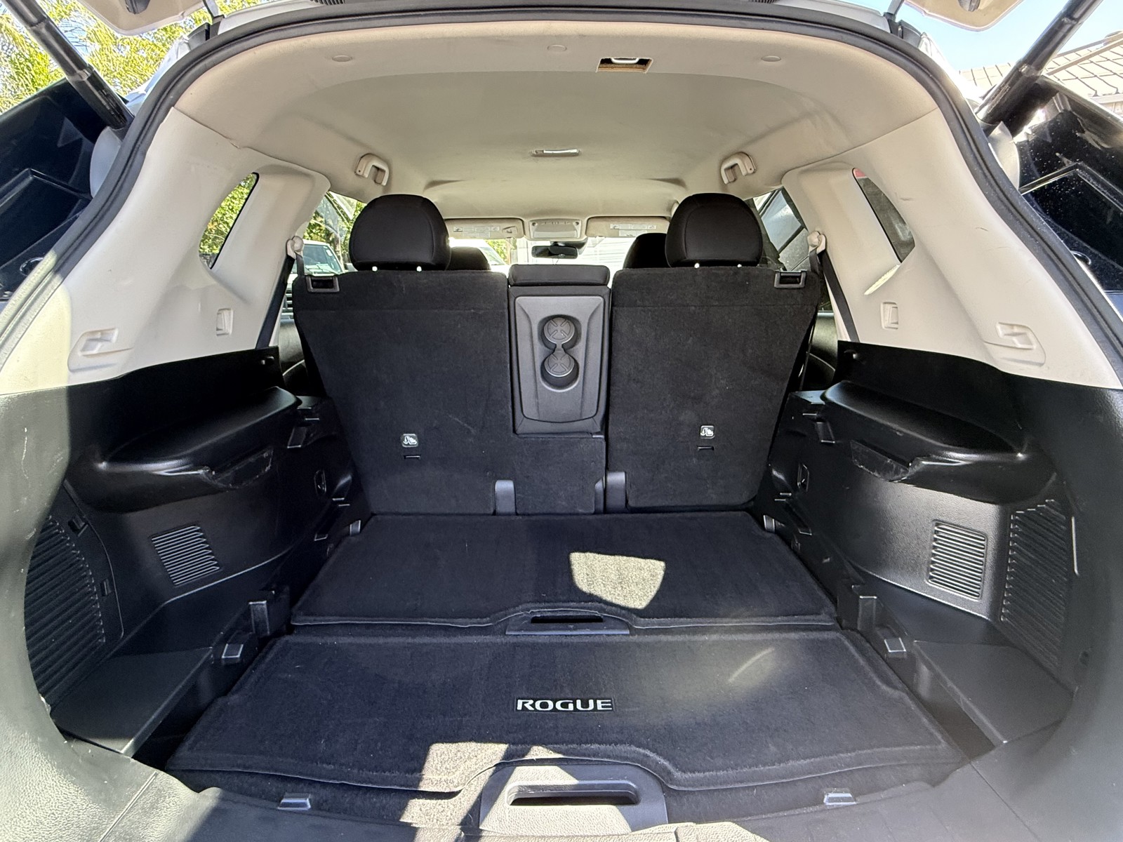 2019 Nissan Rogue SV - Photo 22