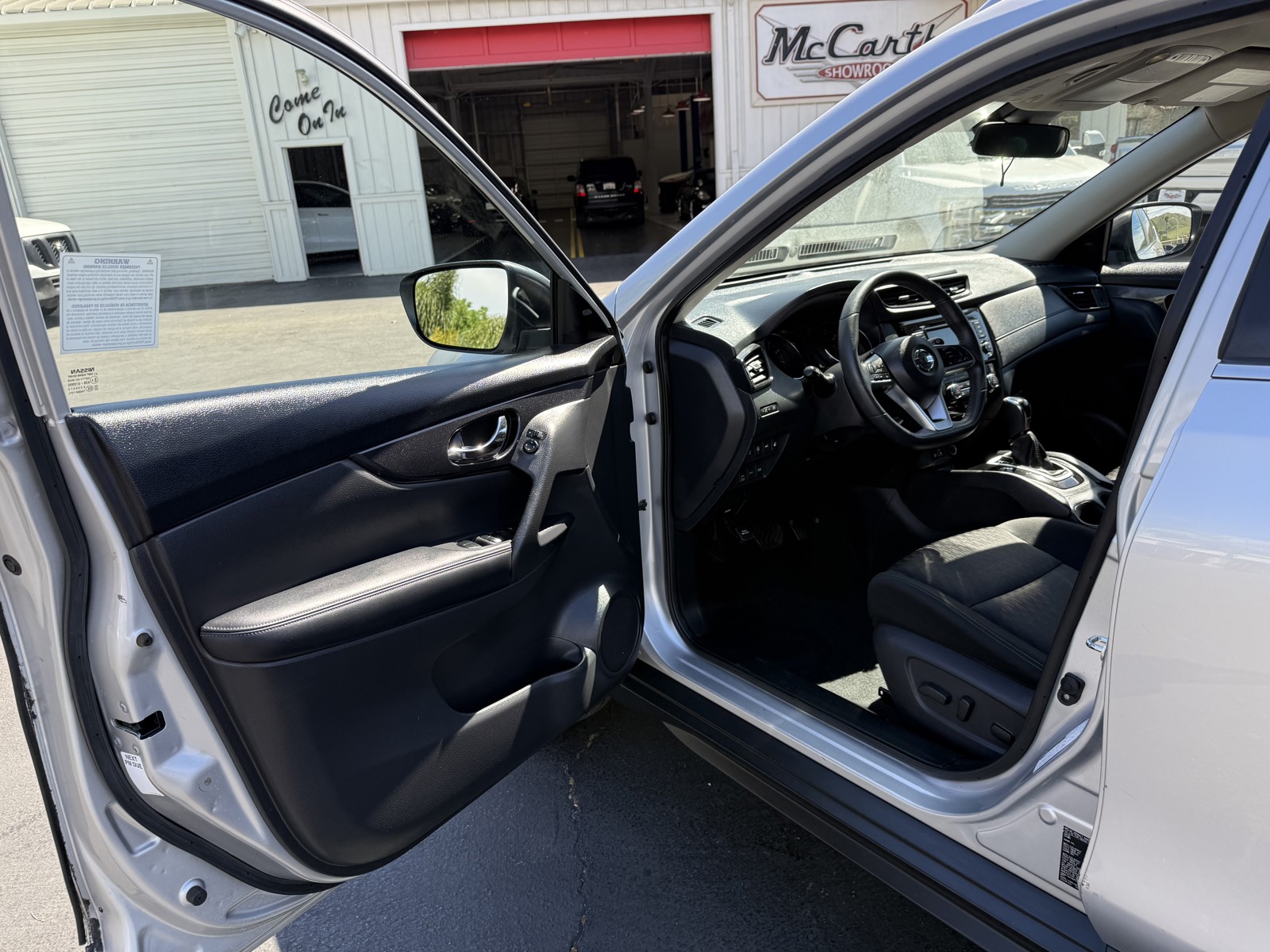 2019 Nissan Rogue SV - Photo 10