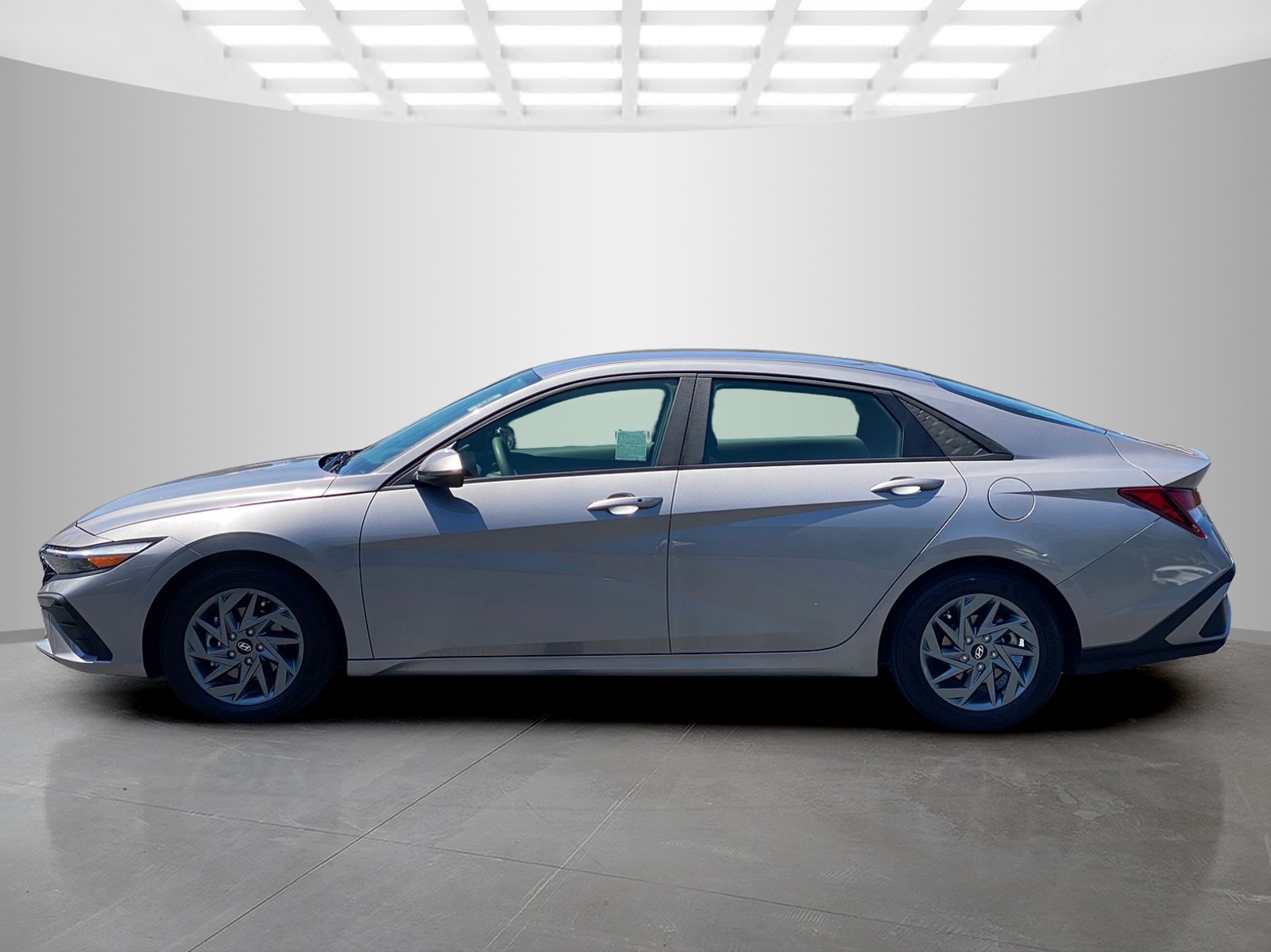 2024 Hyundai Elantra SEL - Photo 2