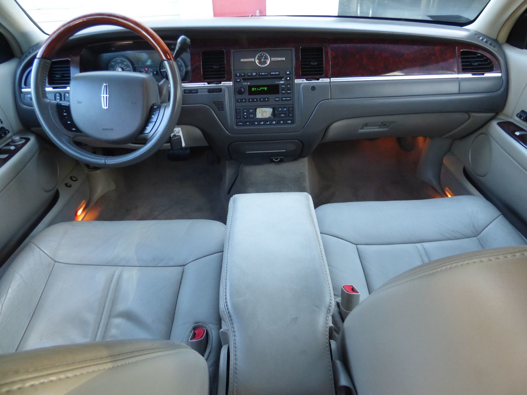 Sold 2009 Lincoln Town Car Signature Limited in San Luis Obispo, image size:1800x1350