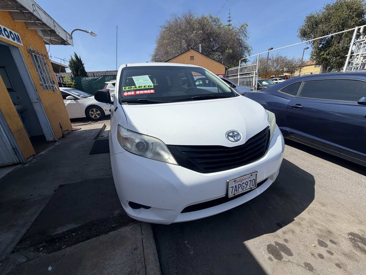 2013 Toyota Sienna L - Photo 7