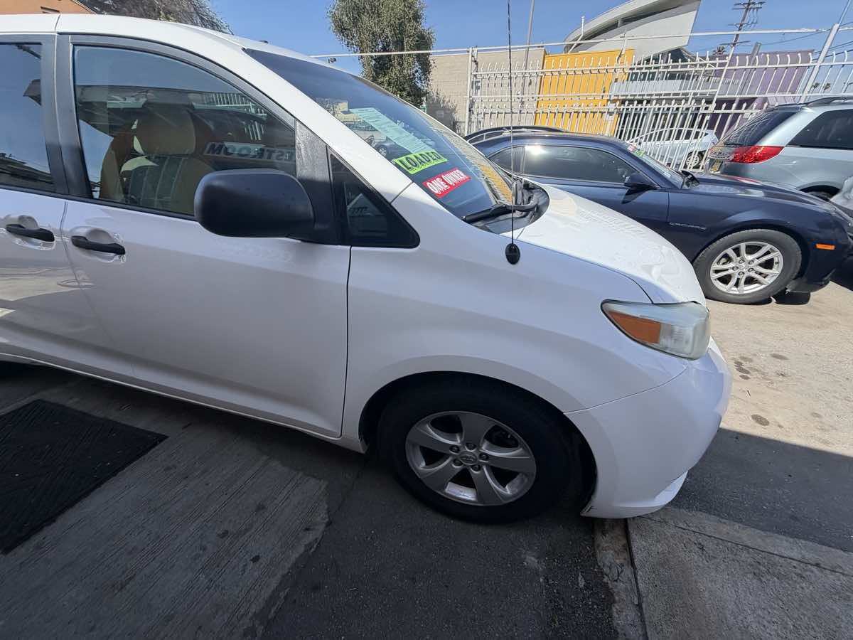 2013 Toyota Sienna L - Photo 15