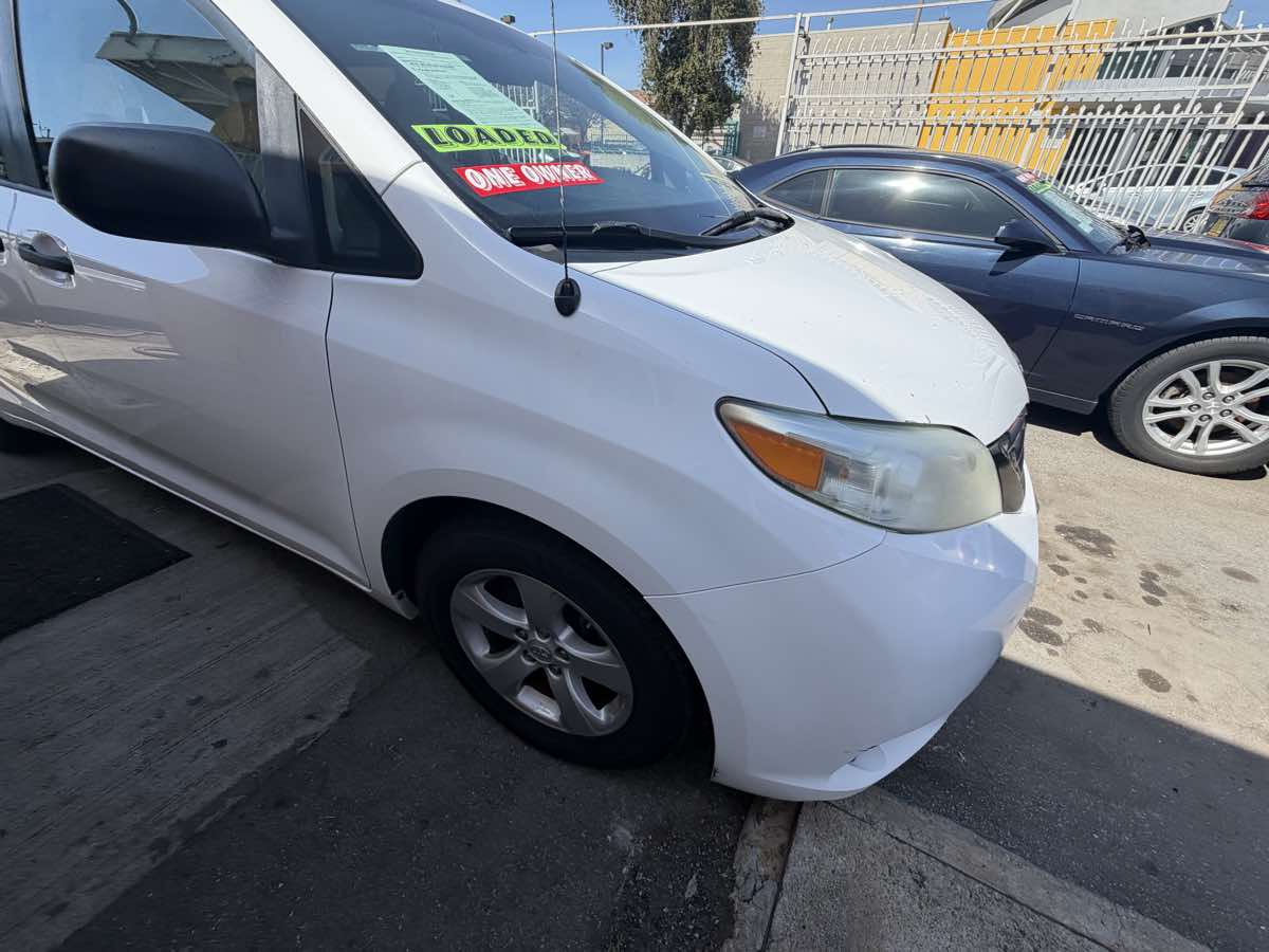 2013 Toyota Sienna L - Photo 17