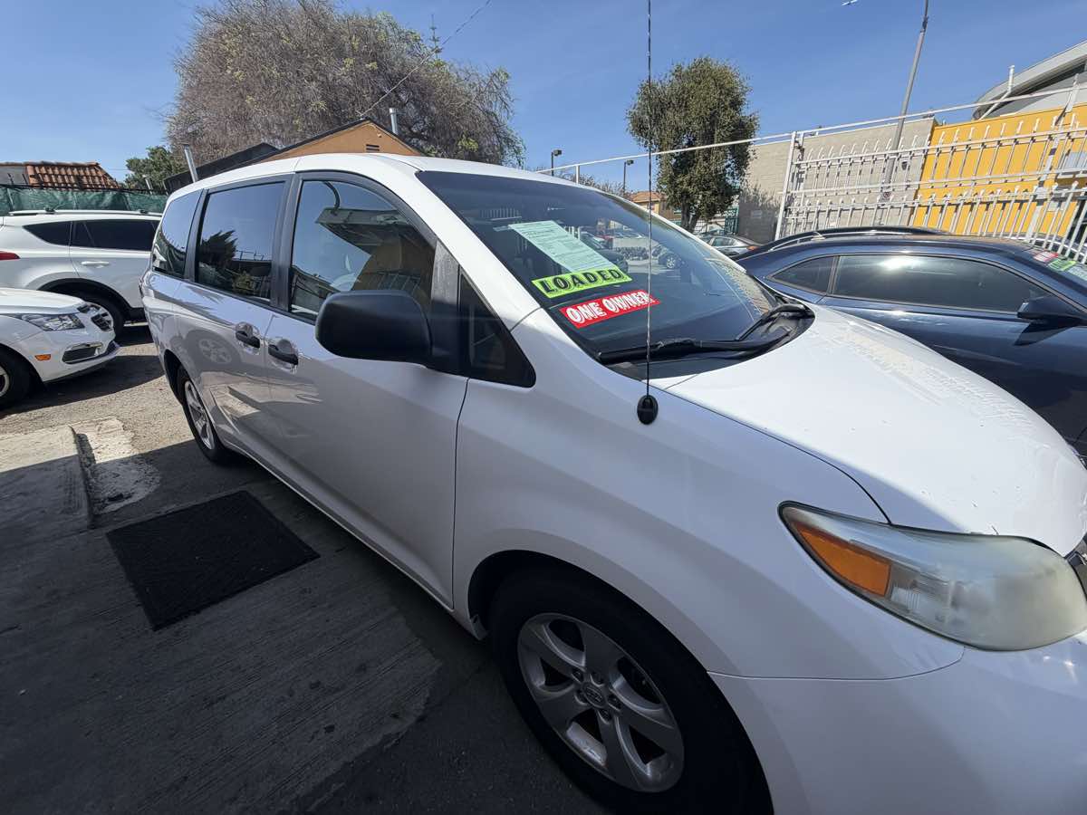 2013 Toyota Sienna L - Photo 18