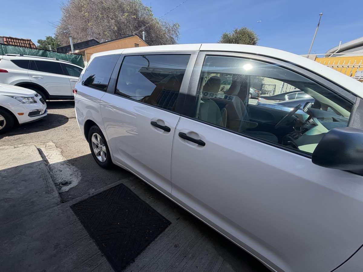 2013 Toyota Sienna L - Photo 21