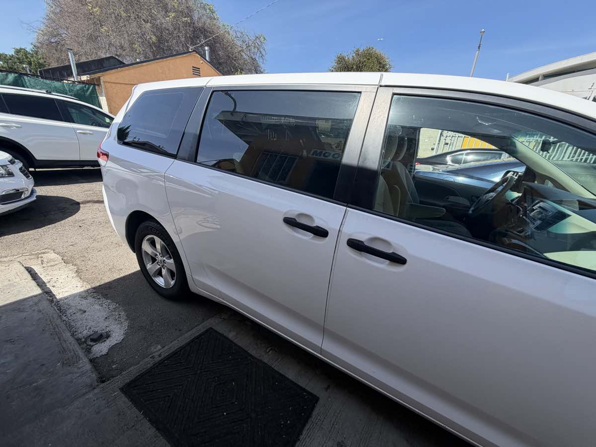 2013 Toyota Sienna L - Photo 22