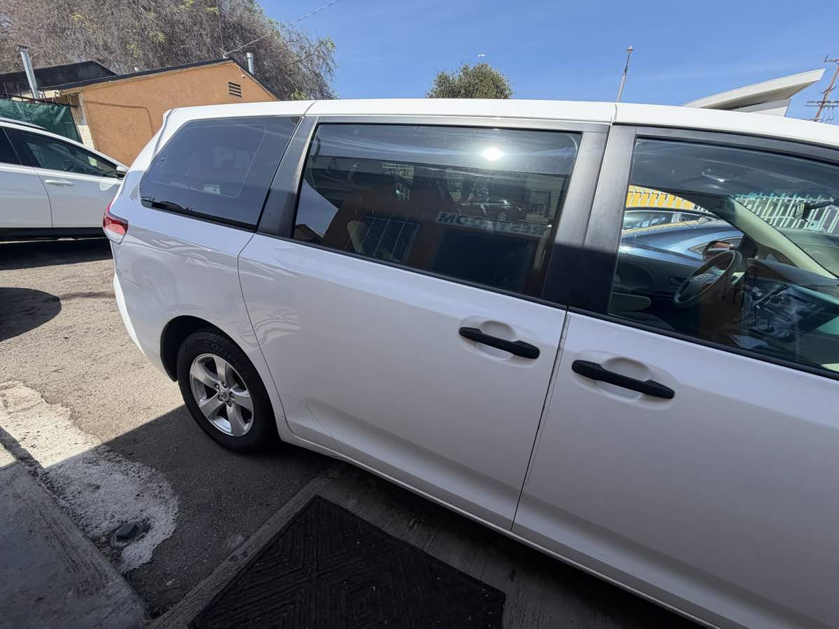 2013 Toyota Sienna L - Photo 23