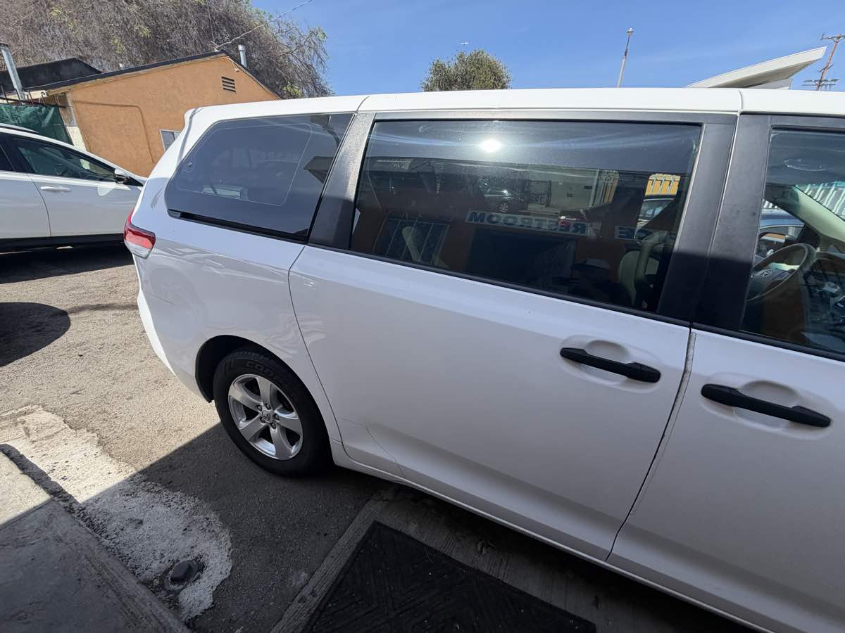 2013 Toyota Sienna L - Photo 24