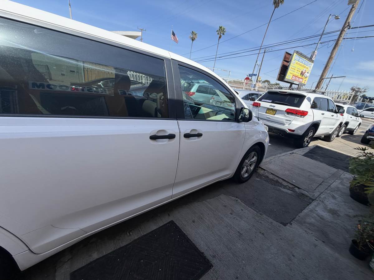 2013 Toyota Sienna L - Photo 26