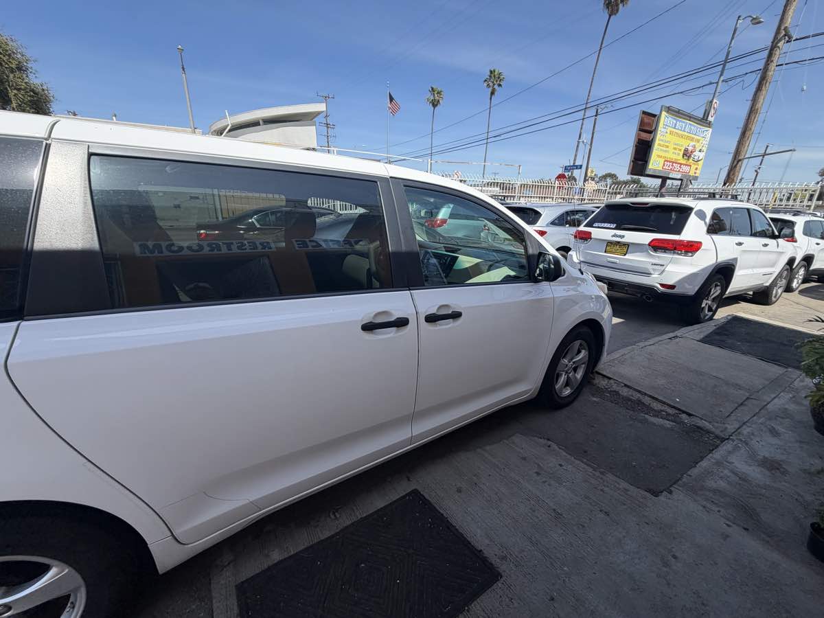 2013 Toyota Sienna L - Photo 27