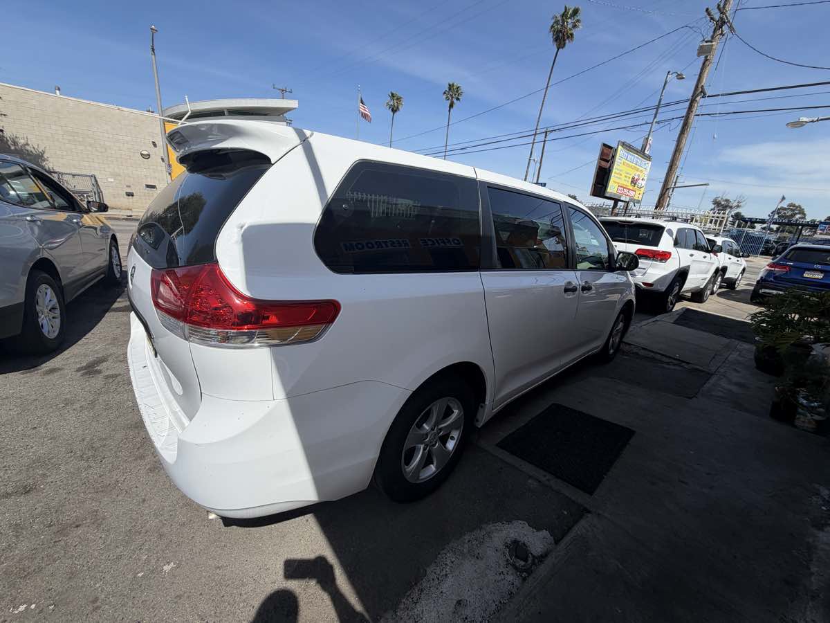 2013 Toyota Sienna L - Photo 30