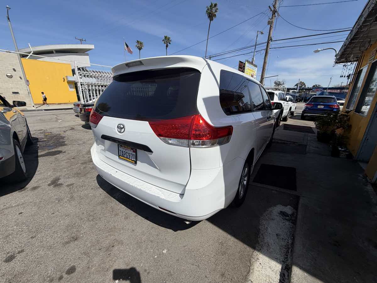 2013 Toyota Sienna L - Photo 33