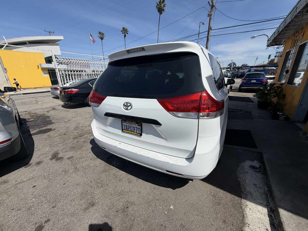 2013 Toyota Sienna L - Photo 34