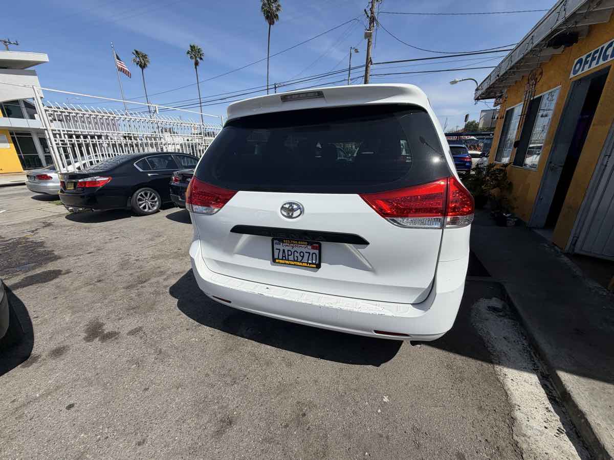 2013 Toyota Sienna L - Photo 35