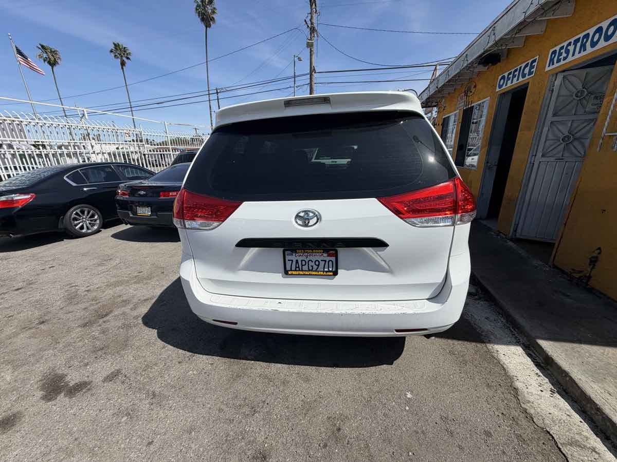 2013 Toyota Sienna L - Photo 36