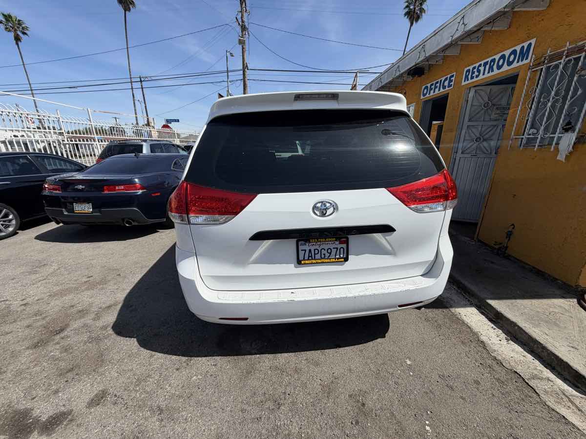 2013 Toyota Sienna L - Photo 37