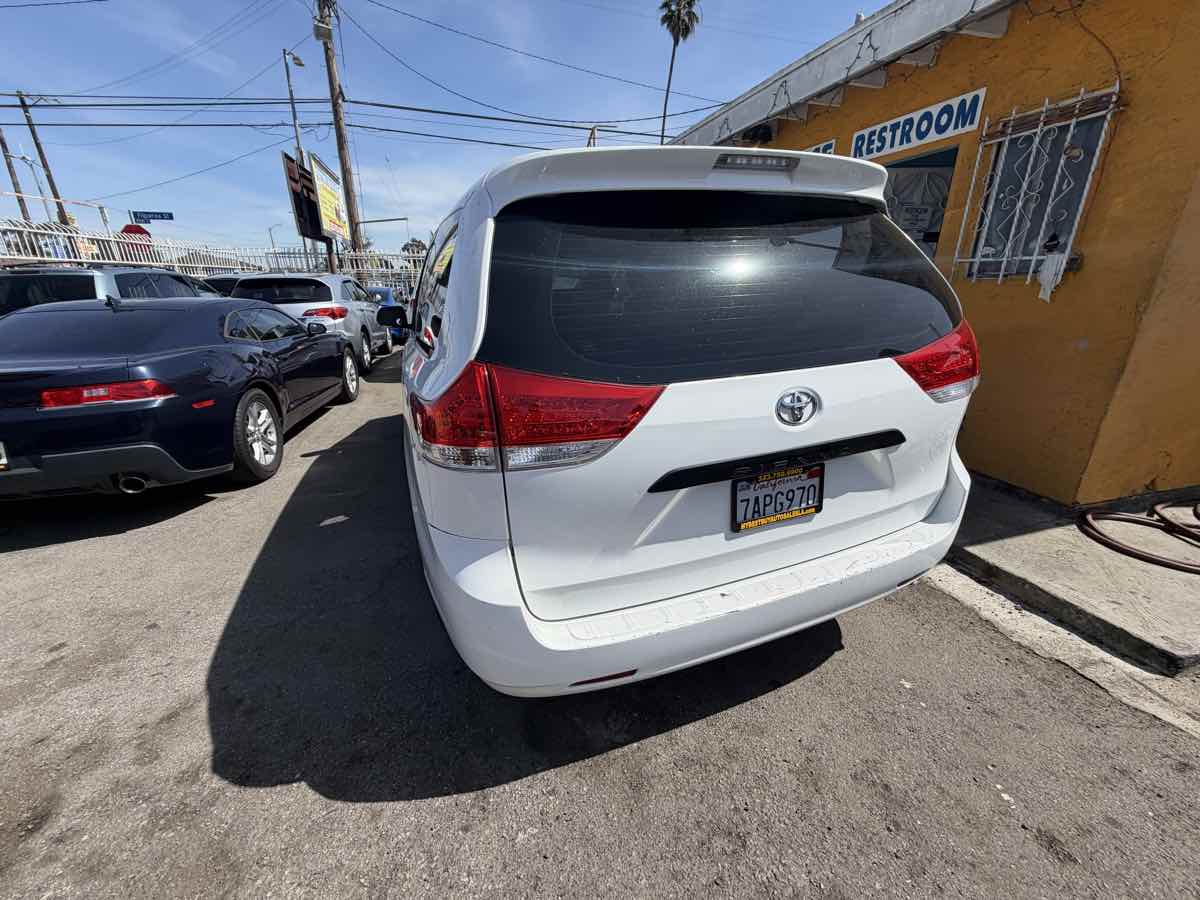 2013 Toyota Sienna L - Photo 39