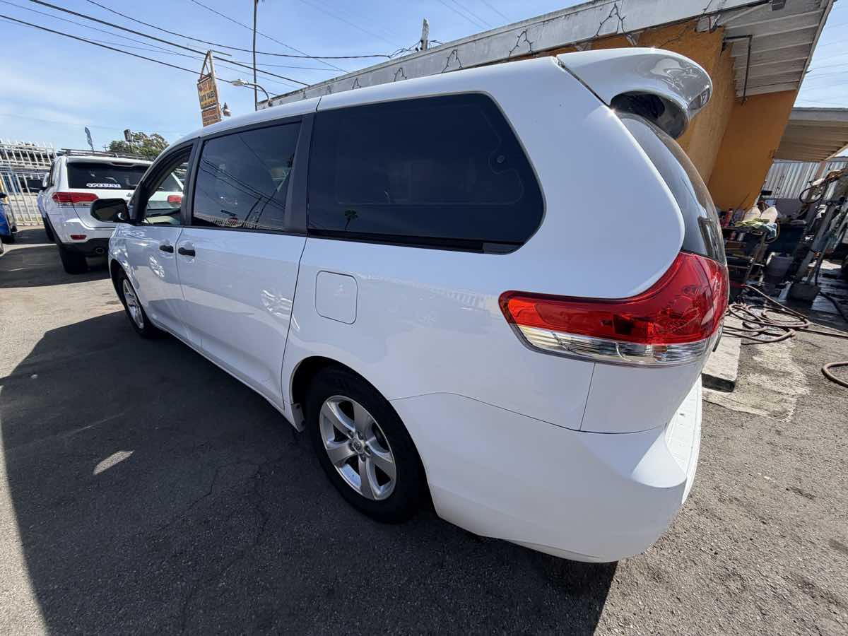 2013 Toyota Sienna L - Photo 43