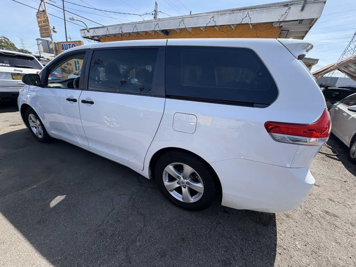 2013 Toyota Sienna L - Photo 45
