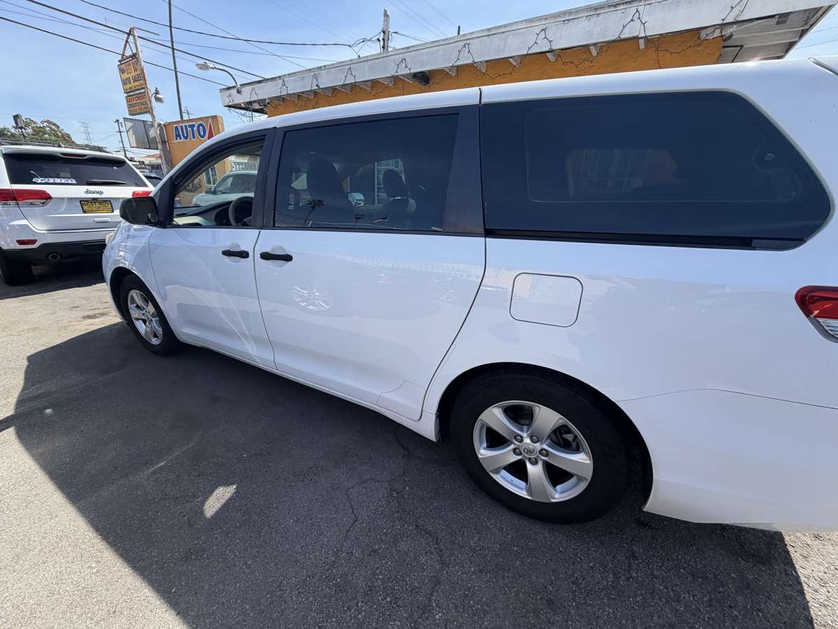 2013 Toyota Sienna L - Photo 46