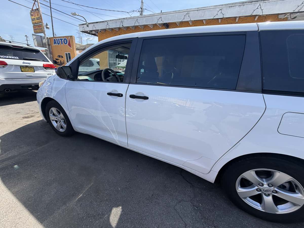 2013 Toyota Sienna L - Photo 48