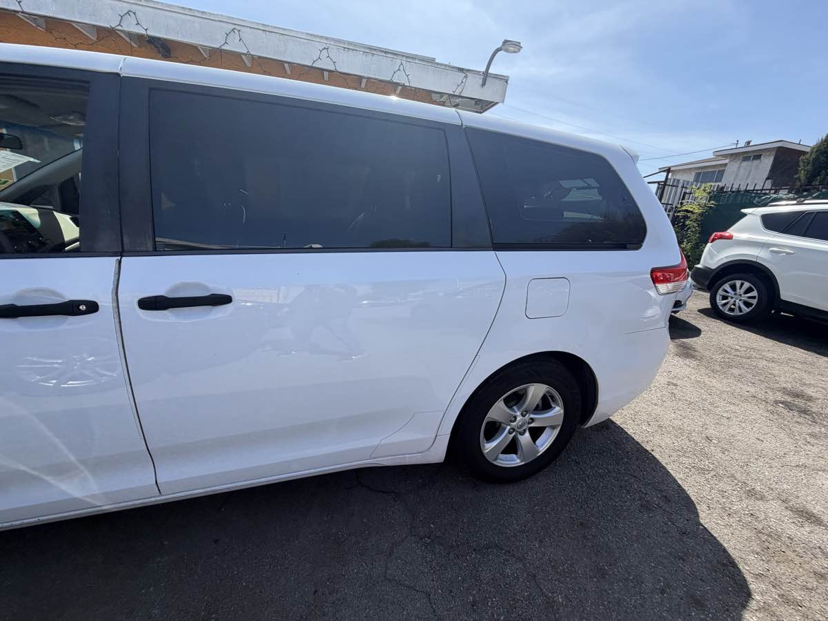 2013 Toyota Sienna L - Photo 49