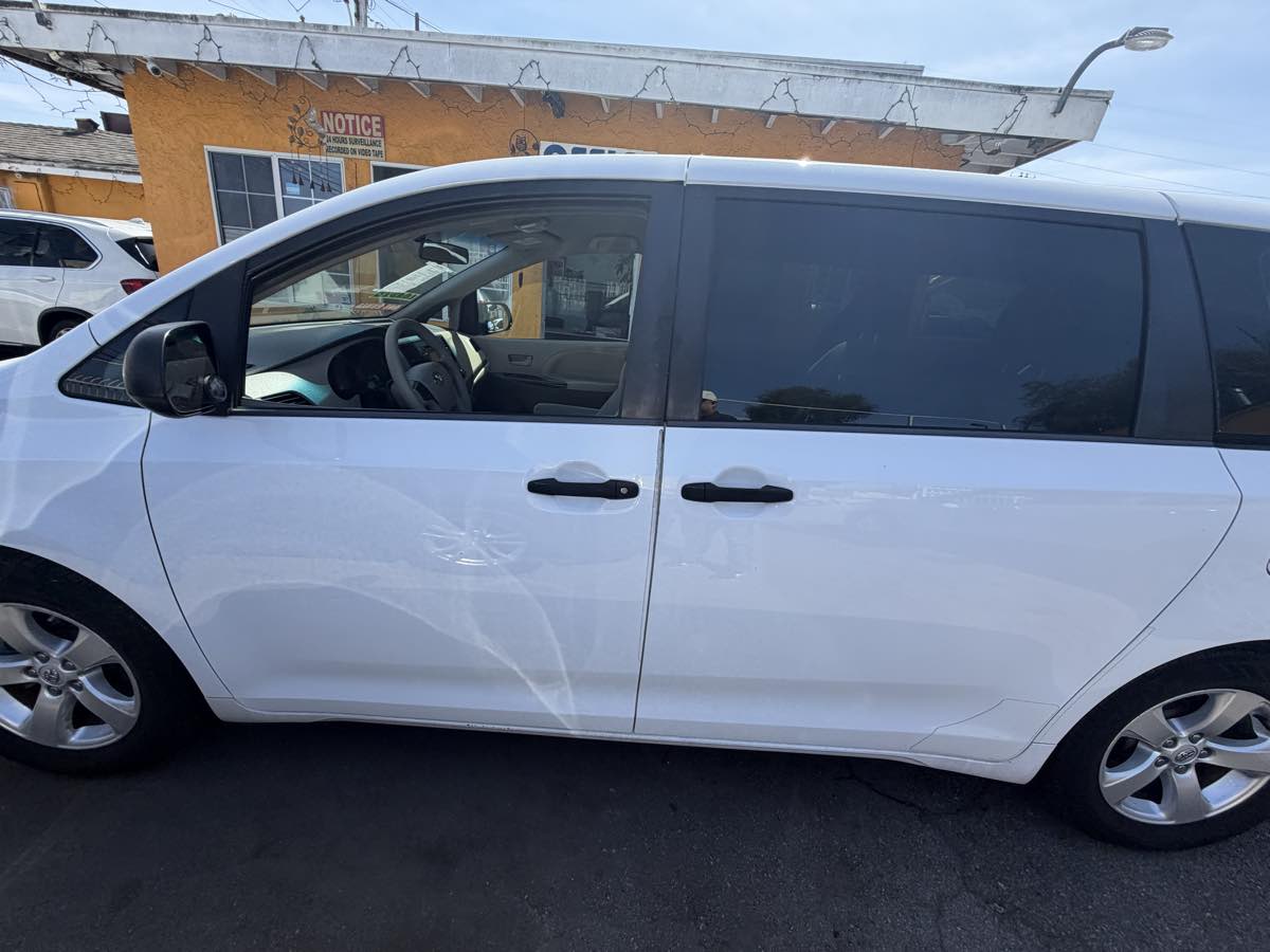 2013 Toyota Sienna L - Photo 53