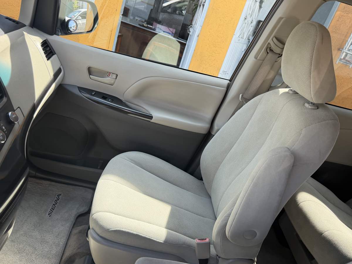 2013 Toyota Sienna L - Photo 61
