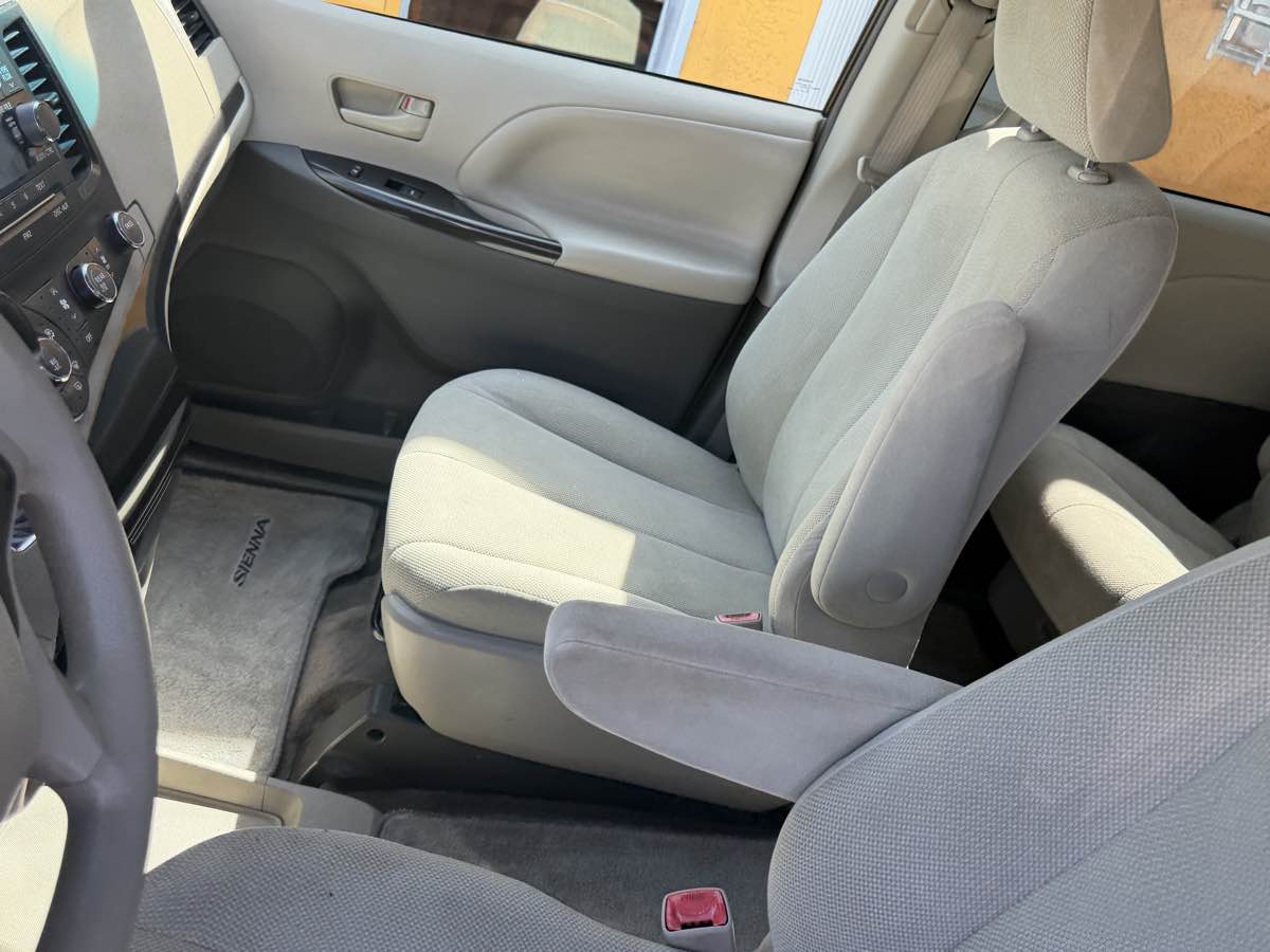 2013 Toyota Sienna L - Photo 62