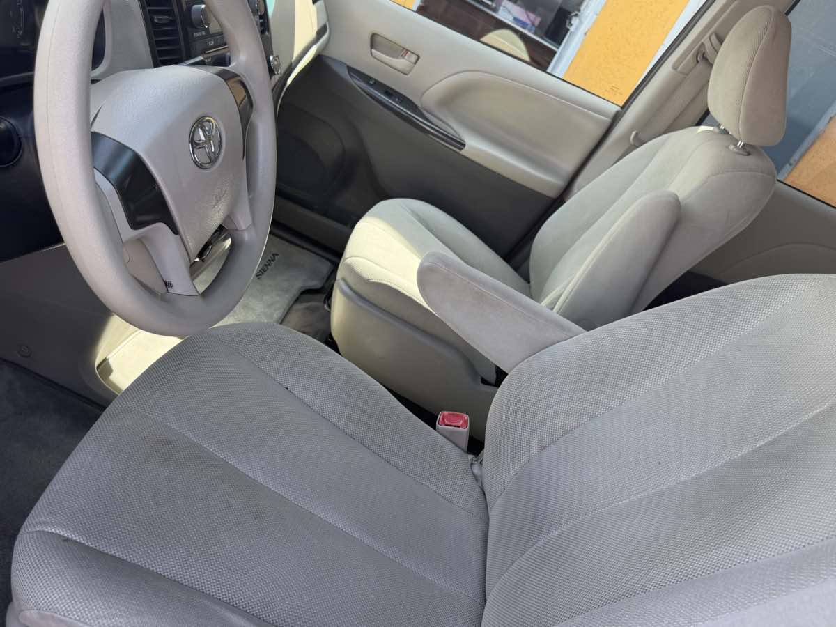2013 Toyota Sienna L - Photo 64