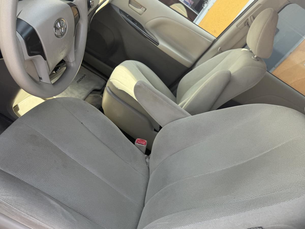 2013 Toyota Sienna L - Photo 67