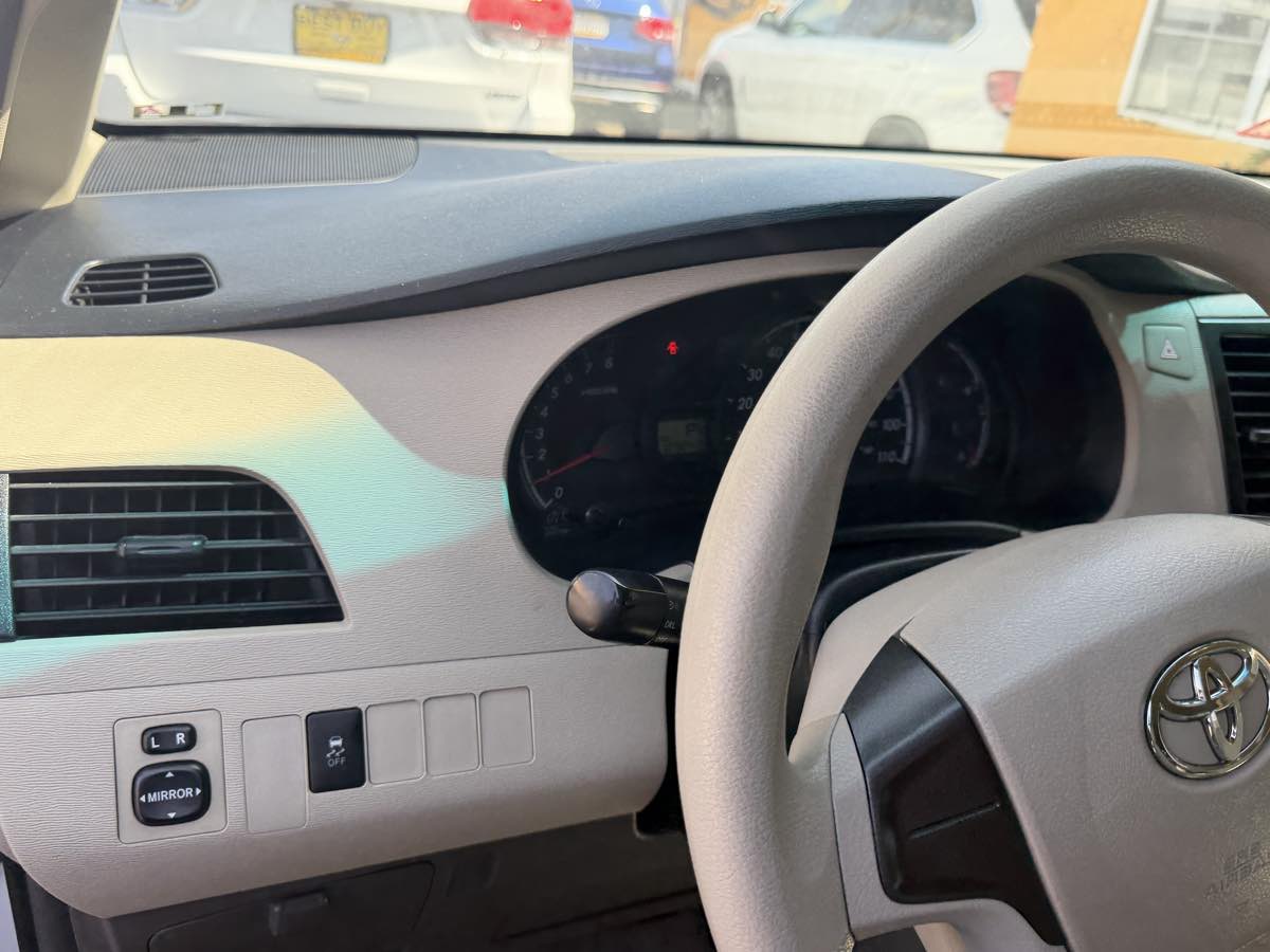 2013 Toyota Sienna L - Photo 68