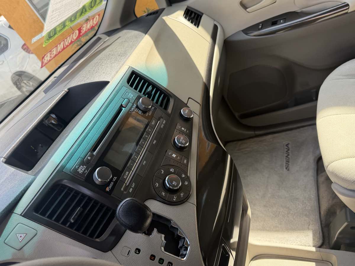 2013 Toyota Sienna L - Photo 72