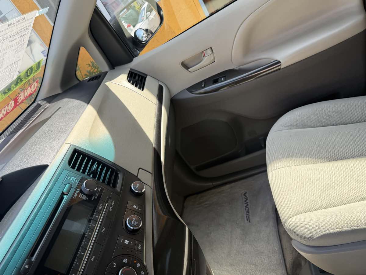 2013 Toyota Sienna L - Photo 74