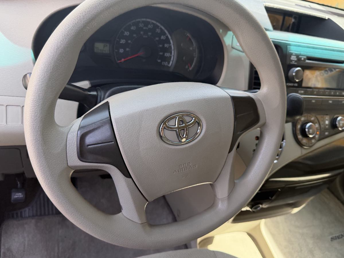 2013 Toyota Sienna L - Photo 77
