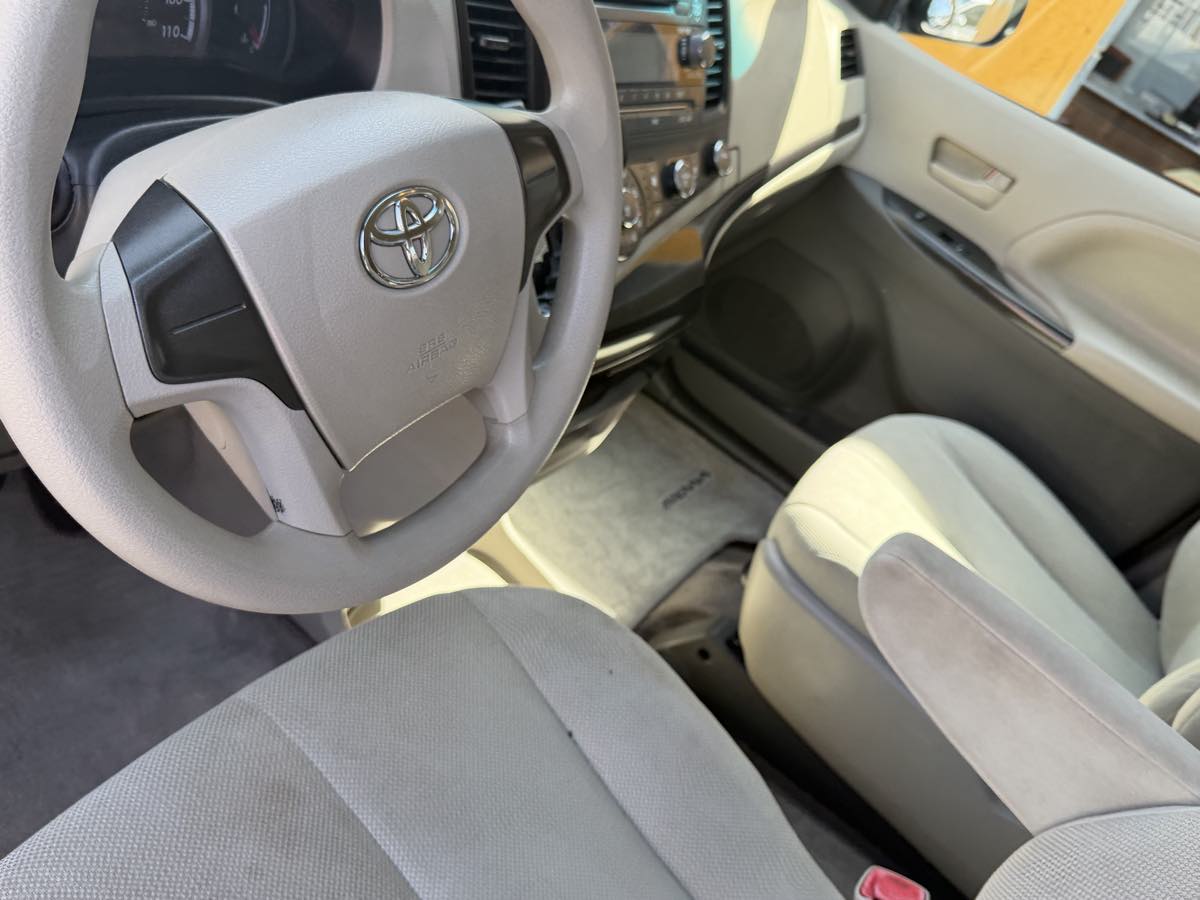 2013 Toyota Sienna L - Photo 81