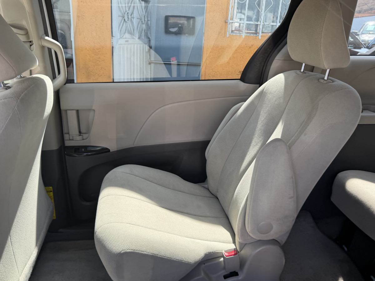 2013 Toyota Sienna L - Photo 83