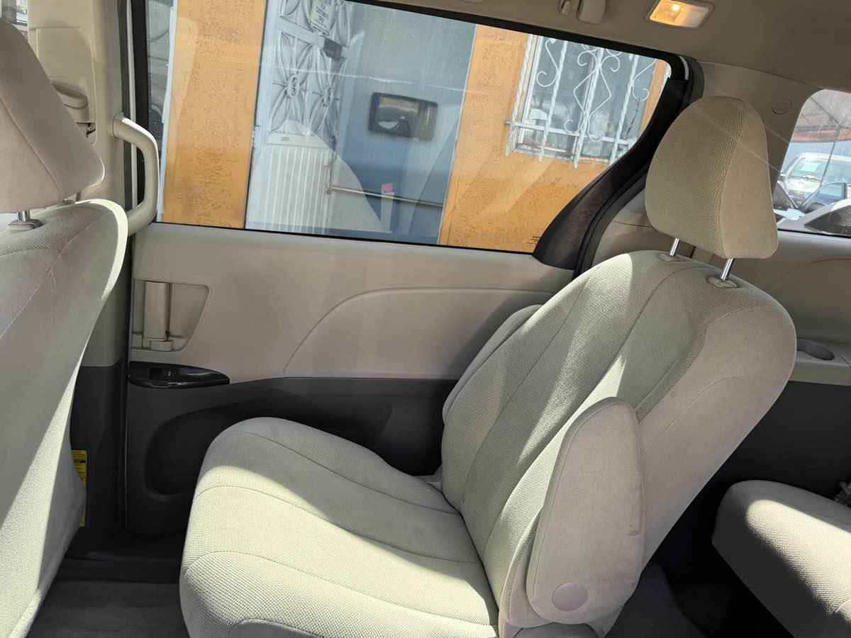 2013 Toyota Sienna L - Photo 85