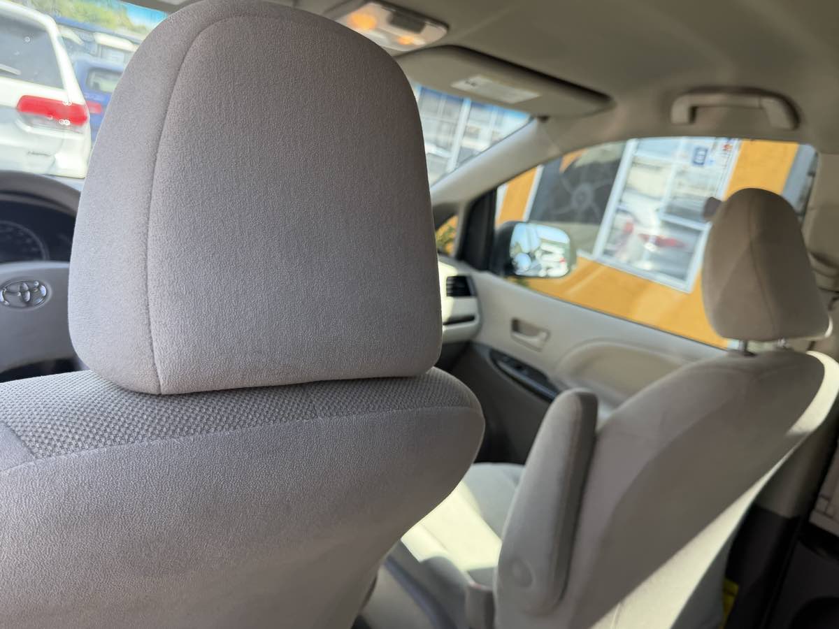 2013 Toyota Sienna L - Photo 86
