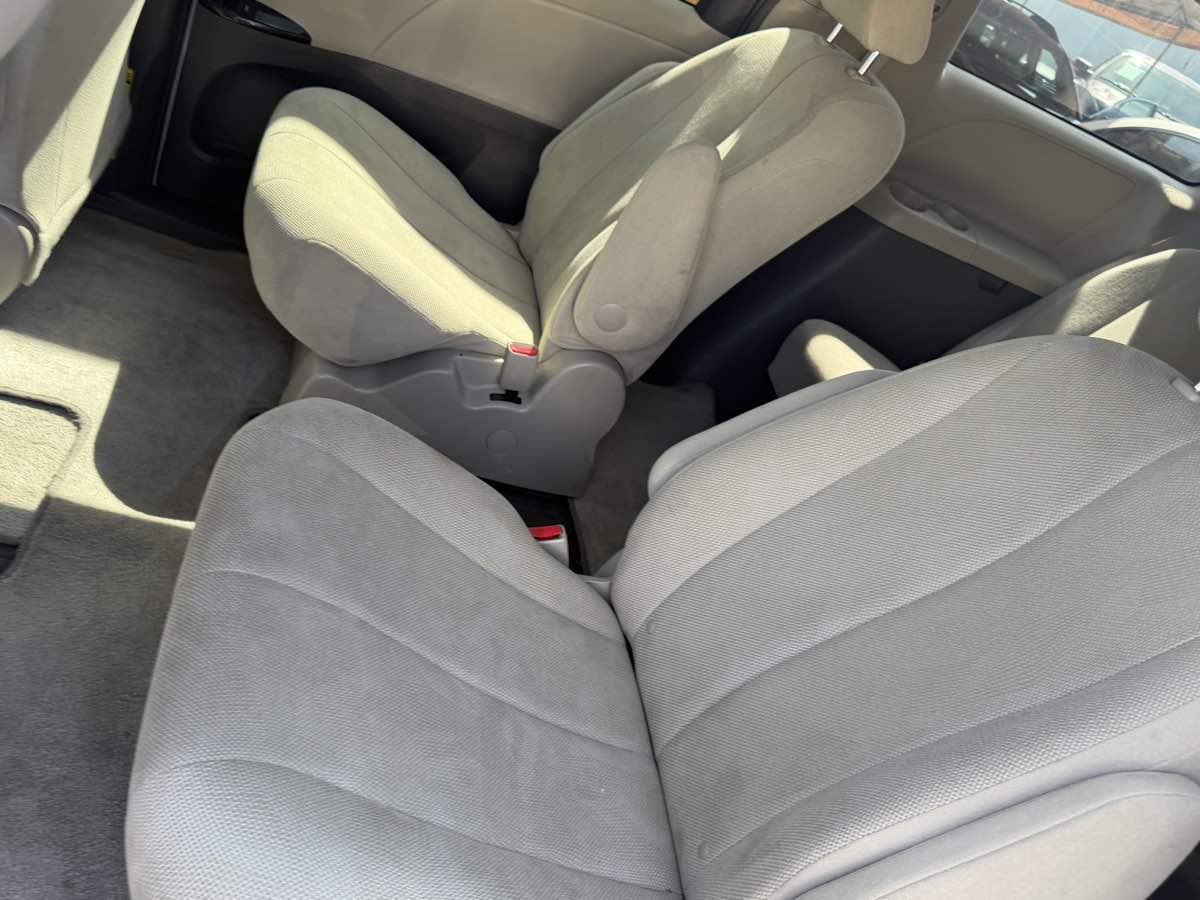 2013 Toyota Sienna L - Photo 87