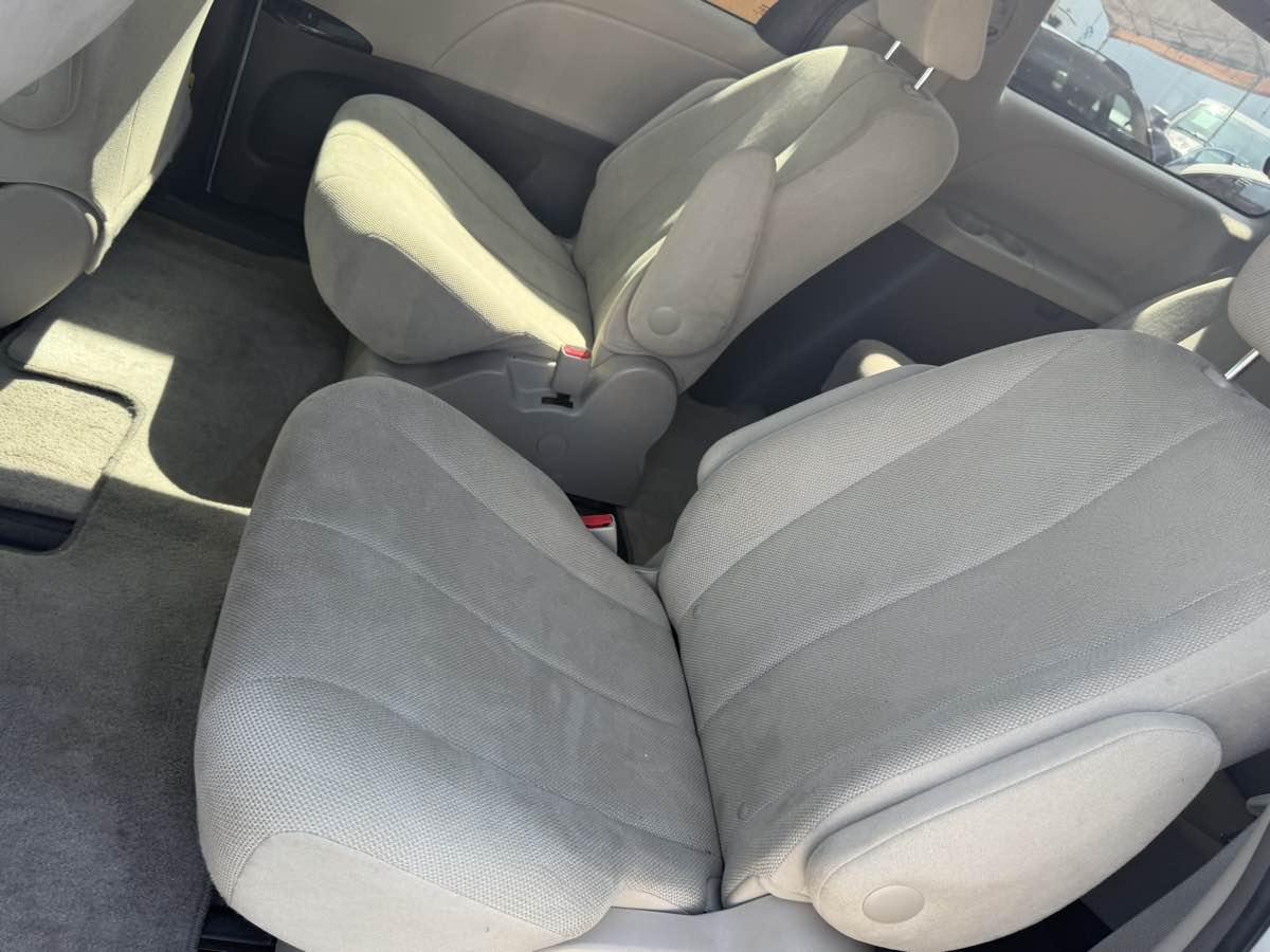 2013 Toyota Sienna L - Photo 90