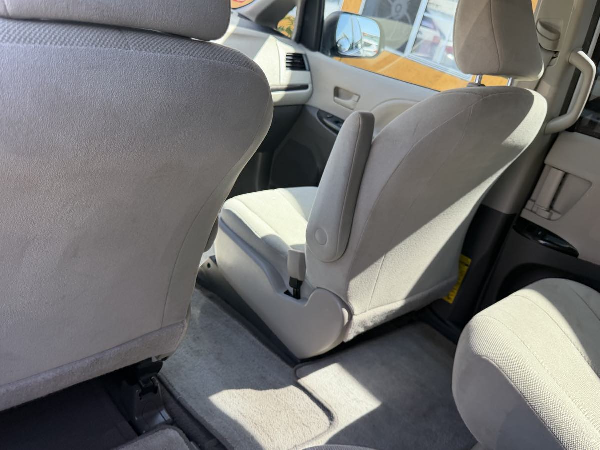 2013 Toyota Sienna L - Photo 91