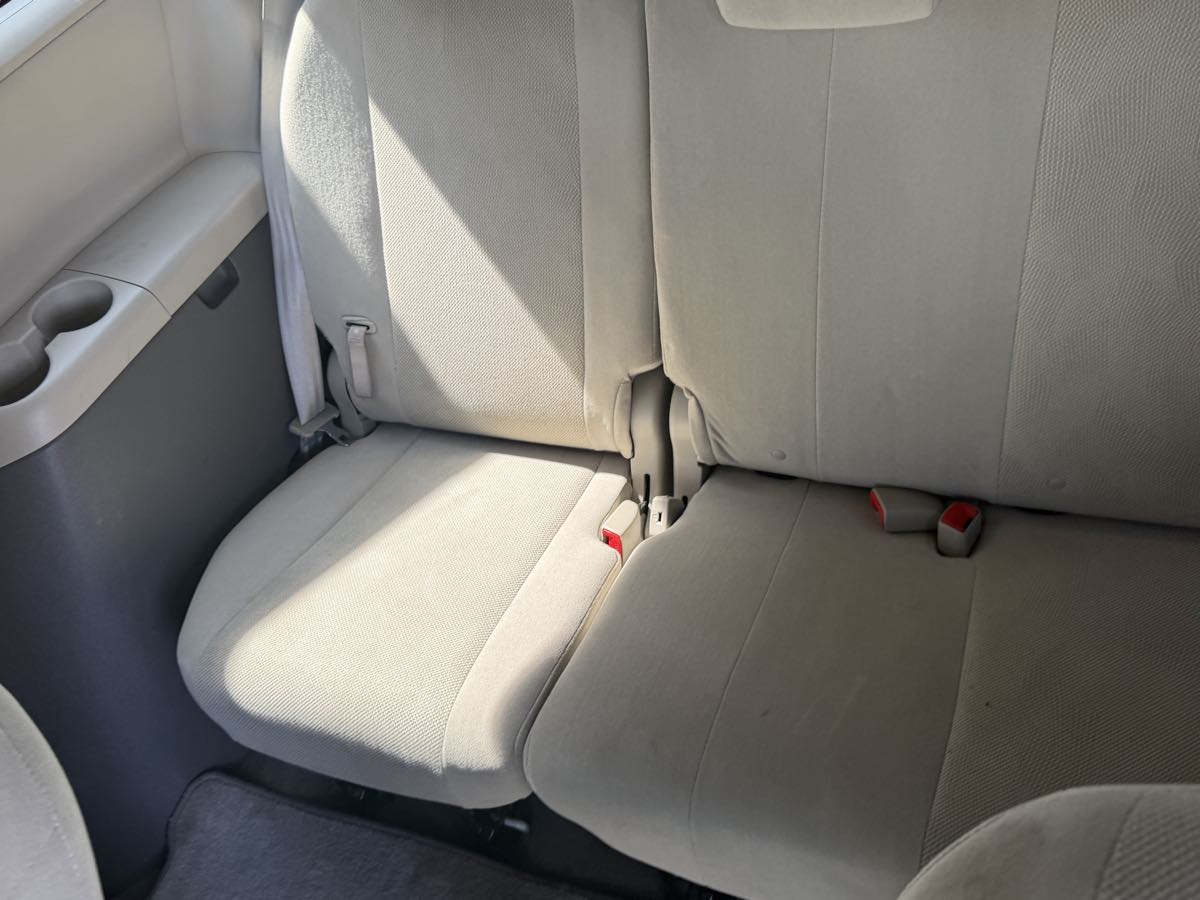 2013 Toyota Sienna L - Photo 94
