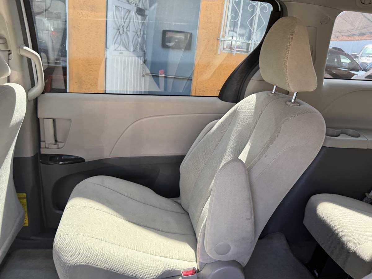 2013 Toyota Sienna L - Photo 97