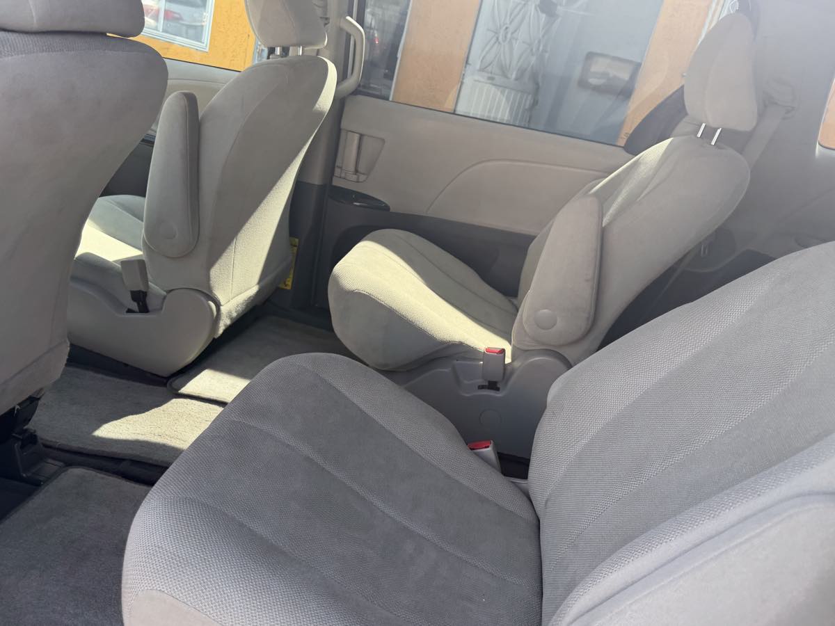 2013 Toyota Sienna L - Photo 100