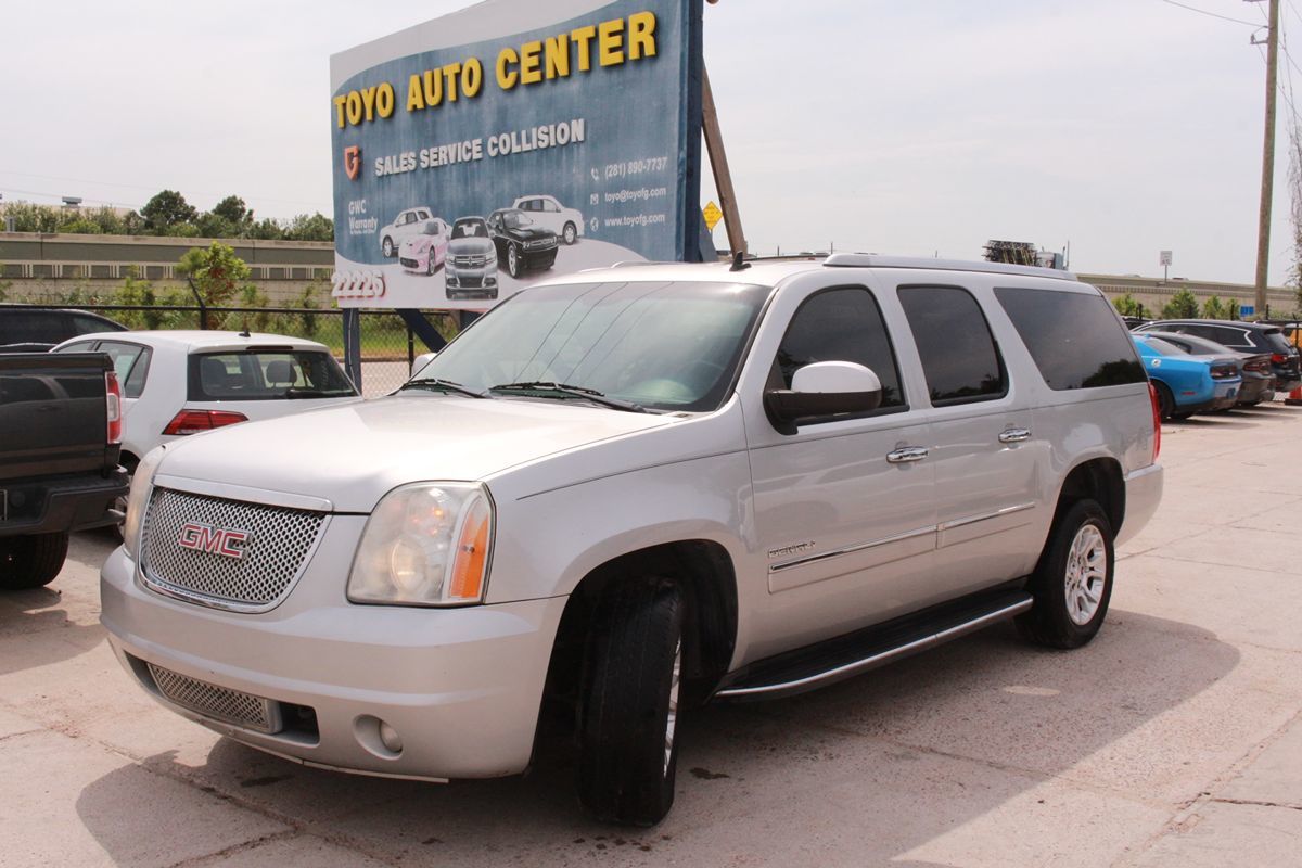 2011 GMC Yukon XL Denali - Photo 2