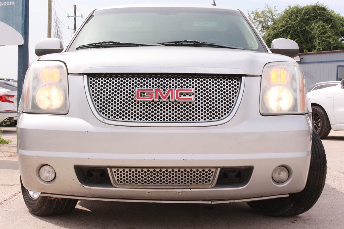 2011 GMC Yukon XL Denali - Photo 4