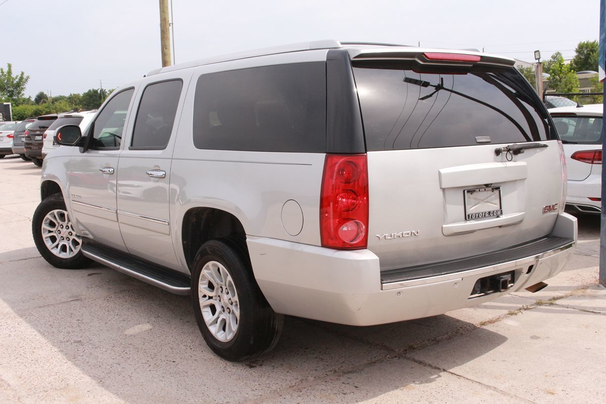 2011 GMC Yukon XL Denali - Photo 8